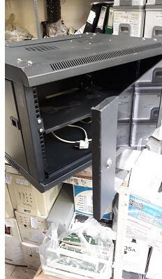 رک دیواری شبکه دست دوم