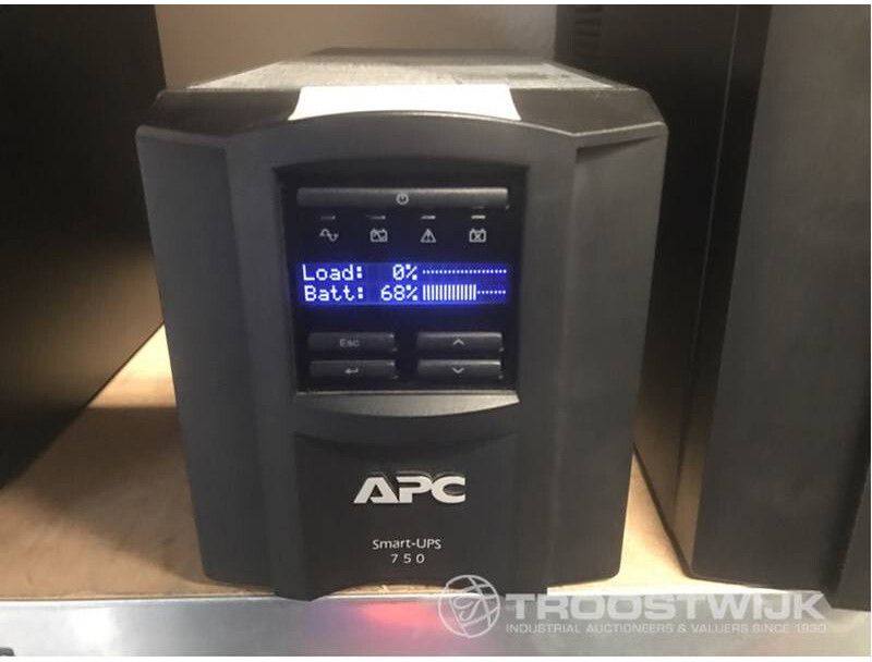 یو پی اس دست دوم با نمایشگر apc smart 750