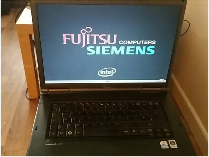 لپ تاپ دست دوم fujitsu siemens v5535