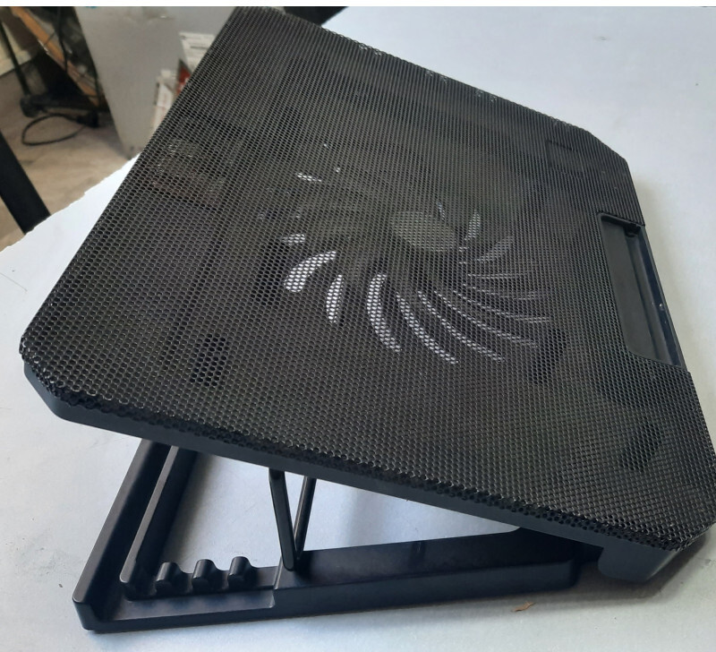 پایه خنک کننده لپ تاپ